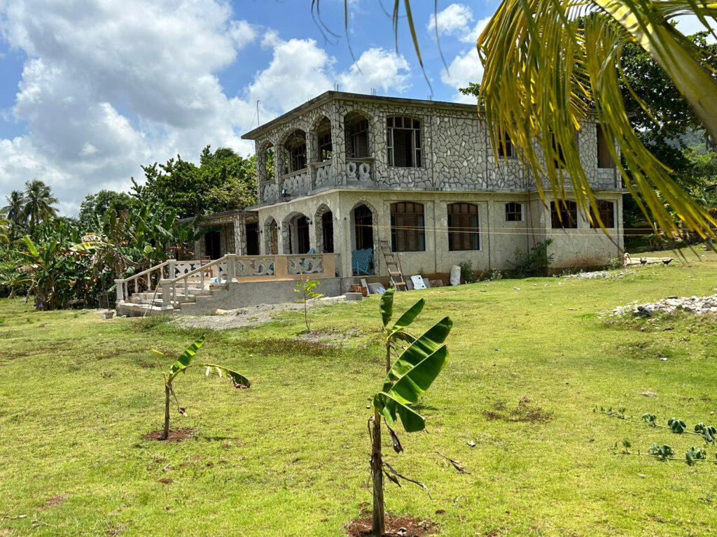 Kuba_Foto_Slider_06 Auf dem Foto ist das Team von INTAKA zu sehen.